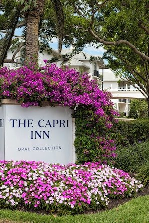 The Capri Inn (Trianon Old Naples) in Naples, Florida