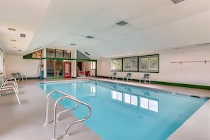 Village Green 8D — 2BR with Fireplace & Resort Amenities vacation rental in Mountain Road (Village Green)