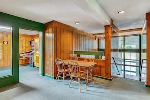Village Green 8D — 2BR with Fireplace & Resort Amenities vacation rental in Mountain Road (Village Green)