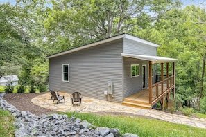 Welcome to the Blue Ridge Treehouse vacation rental in Asheville (near Parkway)