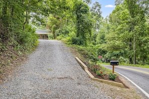 Welcome to the Blue Ridge Treehouse vacation rental in Asheville (near Parkway)
