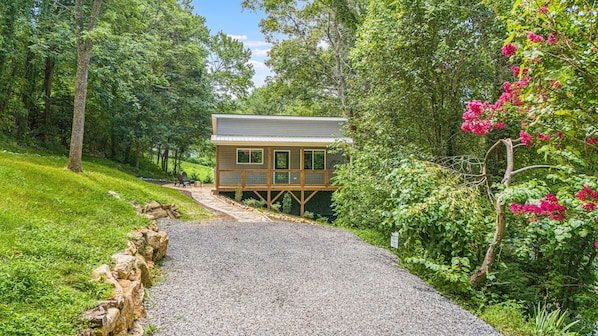 Welcome to the Blue Ridge Treehouse vacation rental in Asheville (near Parkway)