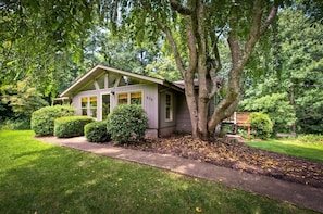 West Asheville Peaceful Penley Cottage (Hot Tub) vacation rental in West Asheville